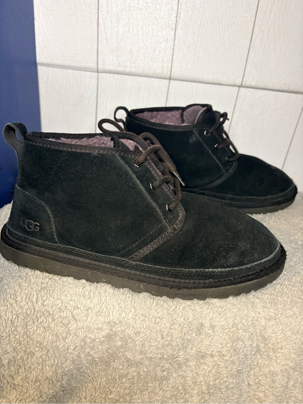 Size 10 Black Neumel Chukka Uggs